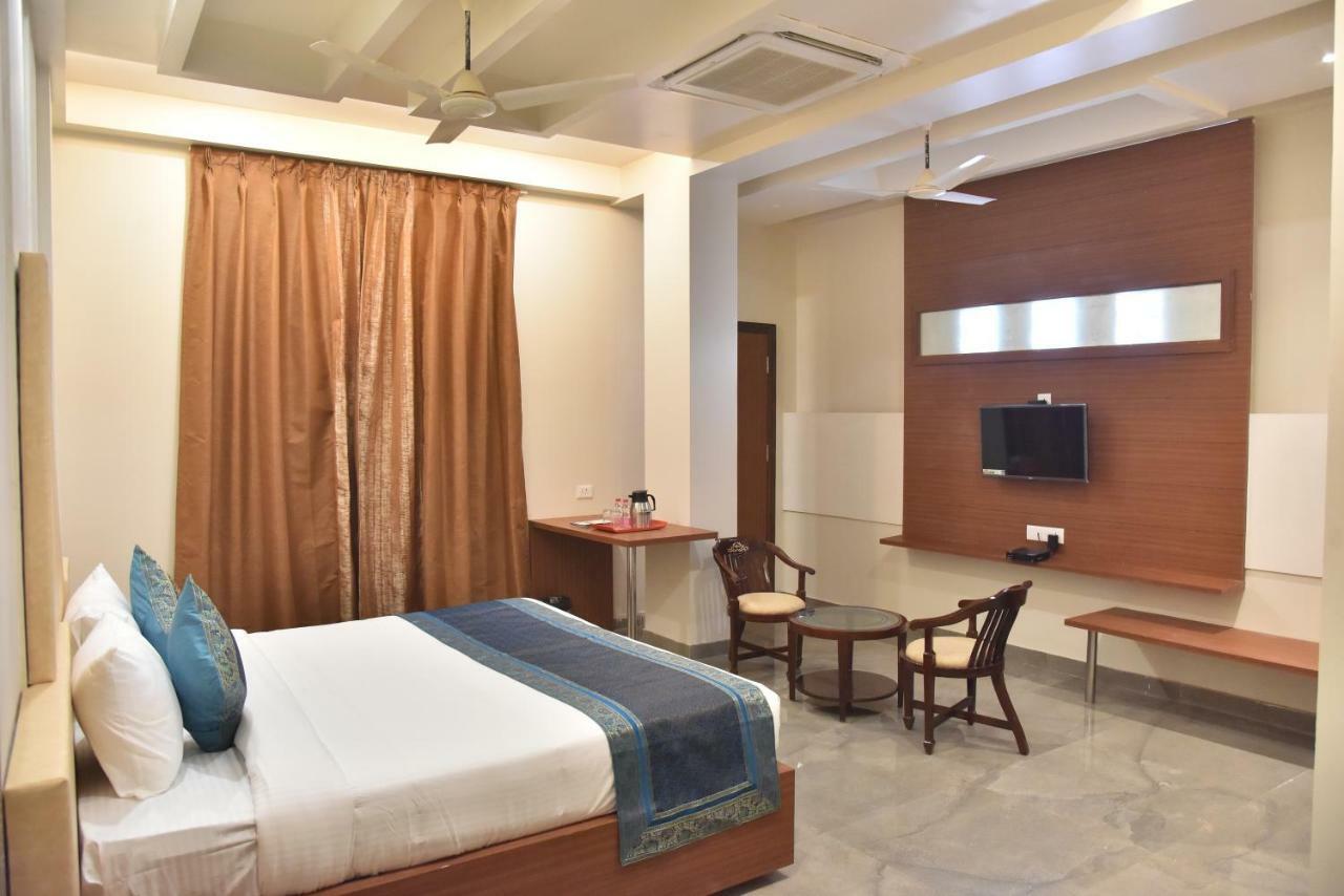 Hotel Rk Grand Varanasi Exterior foto